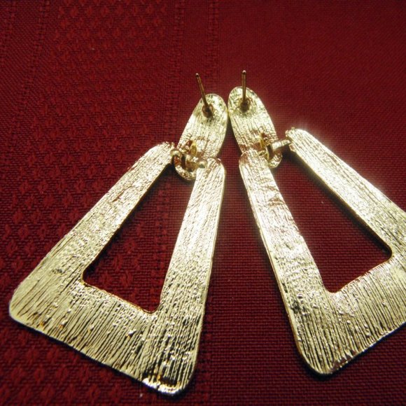 Exaggerated textured Geometric Earrings - Picture 6 of 9